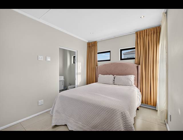 4 BEDROOM HOUSE FOR SALE IN LONEHILL